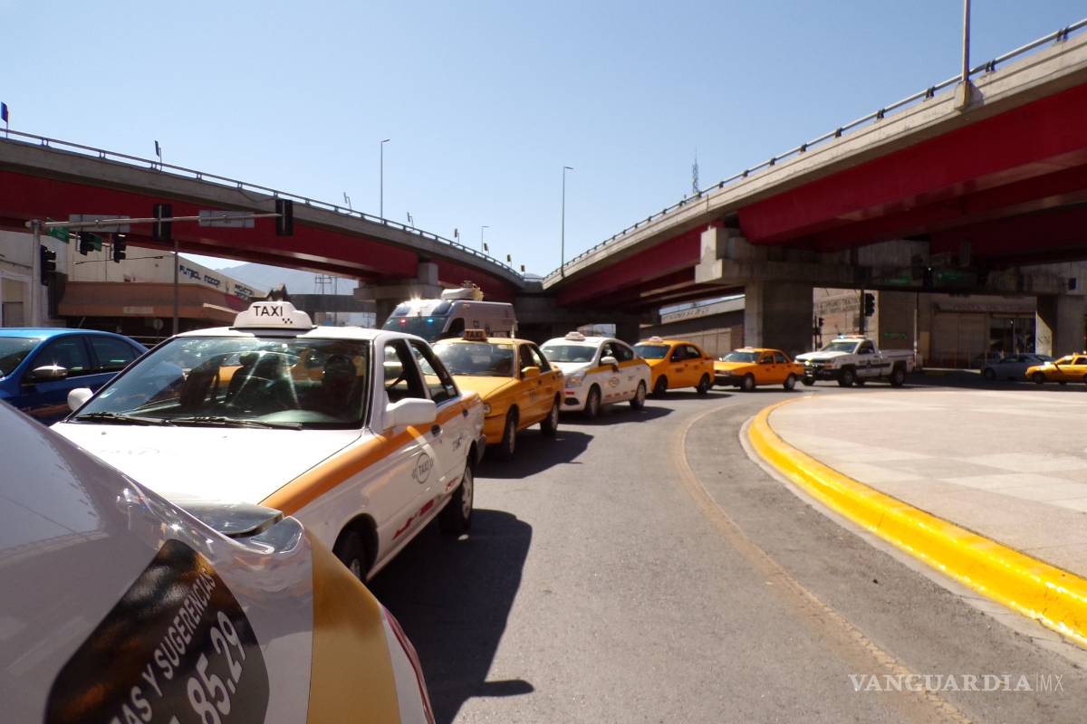 Salen taxistas de Saltillo a la caza de choferes de InDriver y Uber