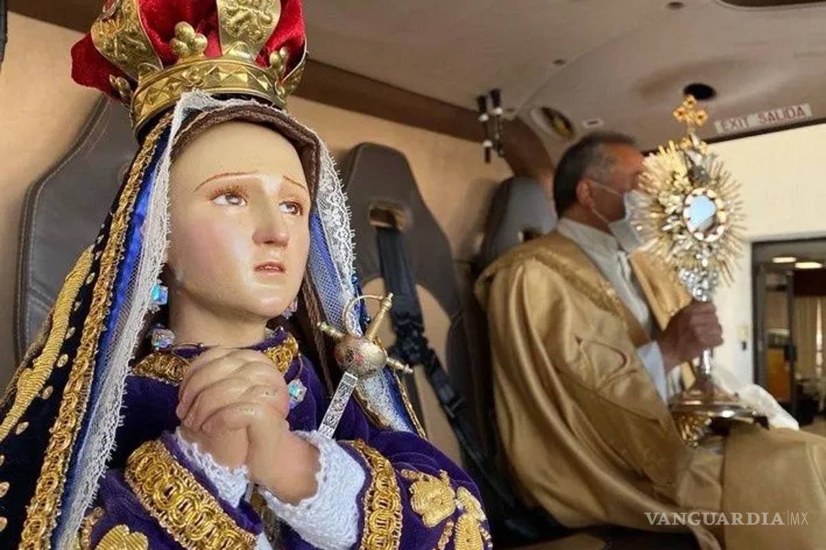 ¿Cuál crisis?... Obispos, sacerdotes y la Virgen de los Dolores lanzan bendiciones desde helicópteros y avionetas (video)