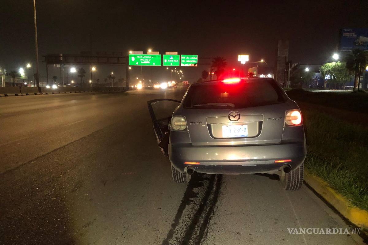 $!A pesar de la magnitud del accidente, no se registraron heridos, mientras las autoridades buscan al conductor responsable que huyó del lugar.