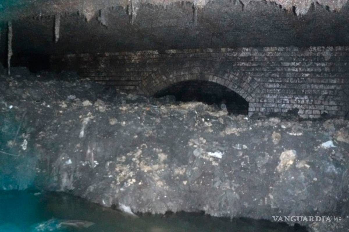 ¡Increible!, una masa gigante de grasa de 64 metros bloquea el sistema de alcantarillado en Inglaterra