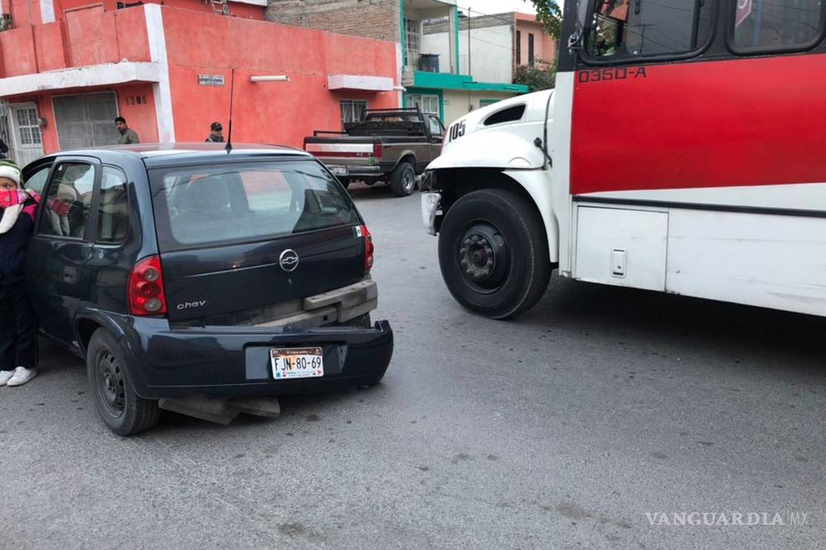 Por desesperado, choca y ya no llega a la escuela en colonia de Saltillo