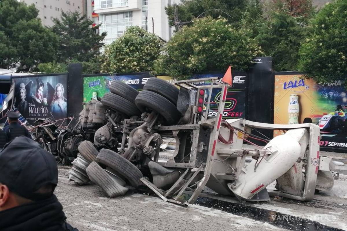 Fuerte accidente de autobús en autopista México-Toluca deja 15 personas heridas