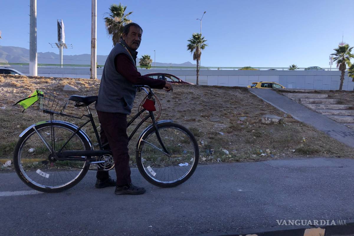 Saltillo: un paseo diario en bici para mantener la salud a los 69 años