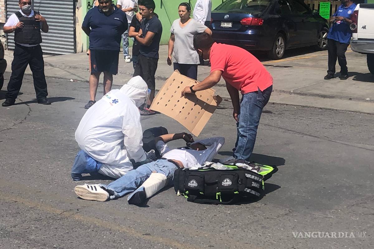 Choca motociclista contra un vehículo en colonia La Madrid al sur de Saltillo
