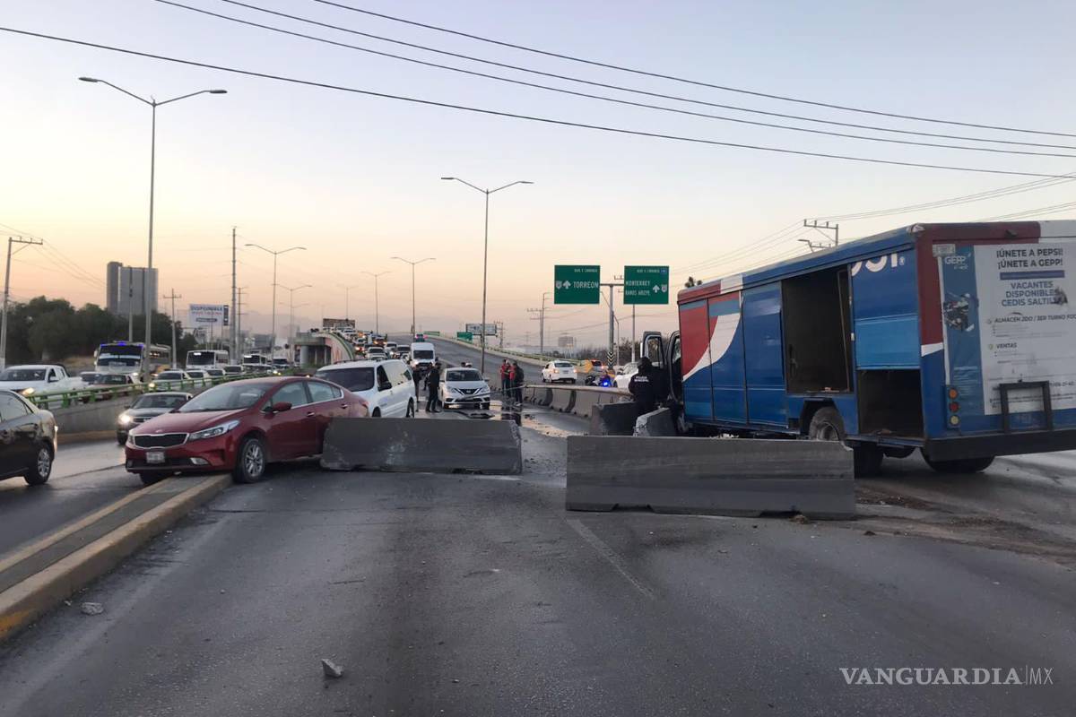 ‘Con o sin choques, siempre tráfico intenso en Saltillo’; circulación paralizada por más de 2 horas en LEA provocó molestia entre conductores