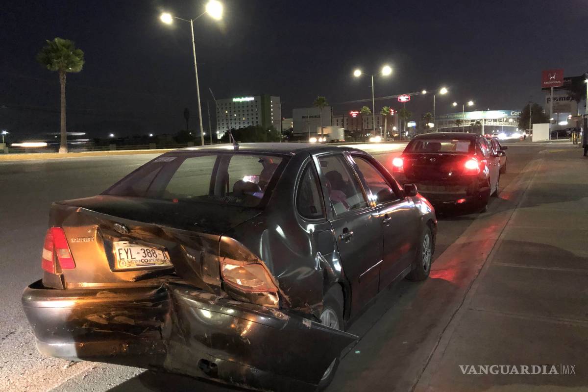 Choca y luego lo impactan en Venustiano Carranza, en Saltillo