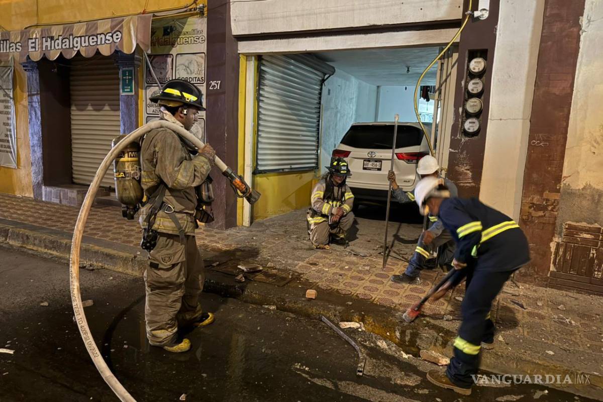 Choca autobús contra automóvil y causa fuga de gas en Ramos Arizpe; habitantes cercanos evacuaron