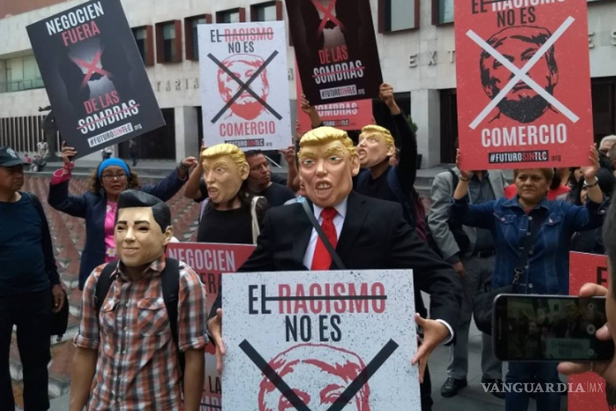 Protestan contra la renegociación de TLCAN frente a SRE