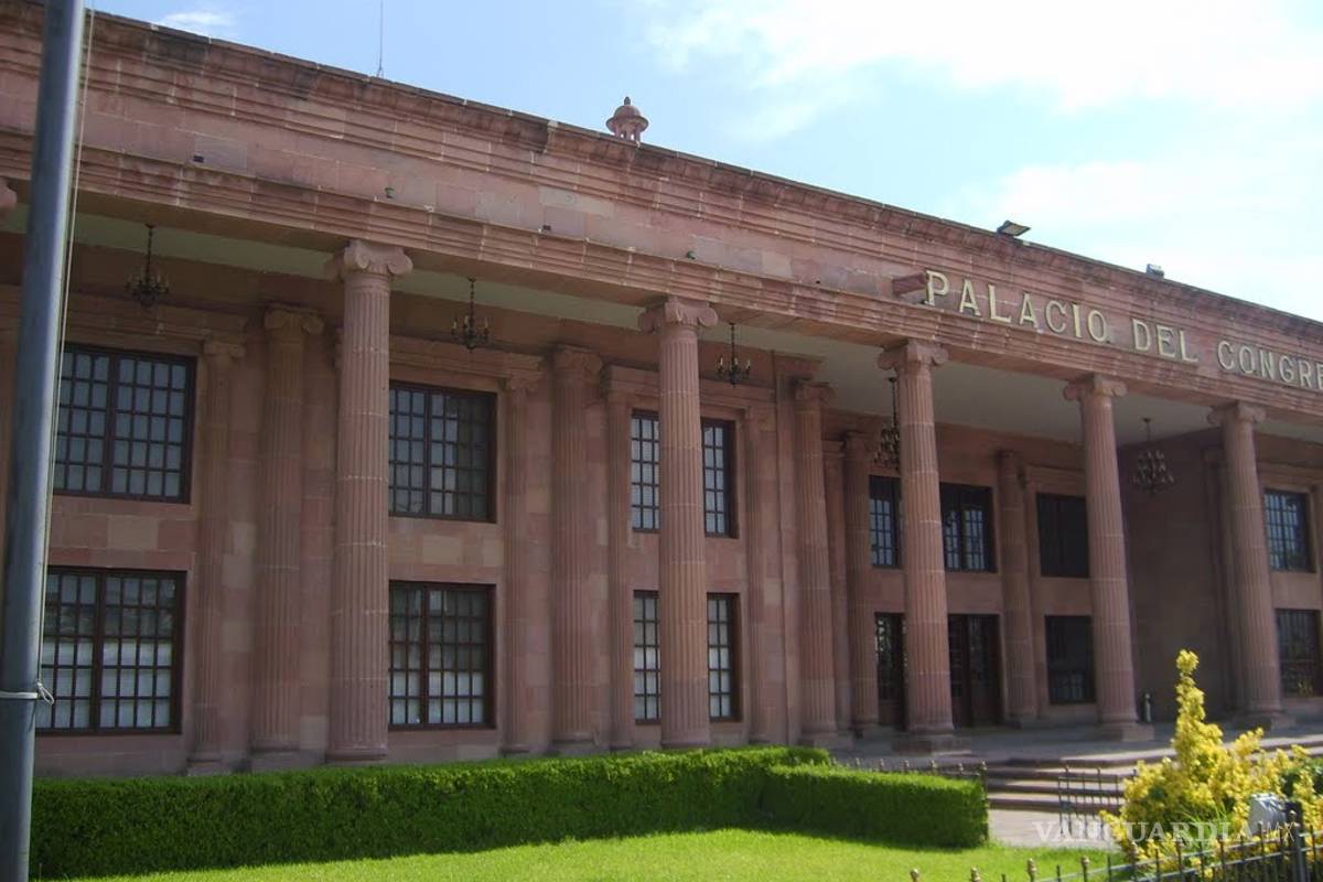 Buscan legalizar en Coahuila los sueldos de ‘lady’s cobronas’