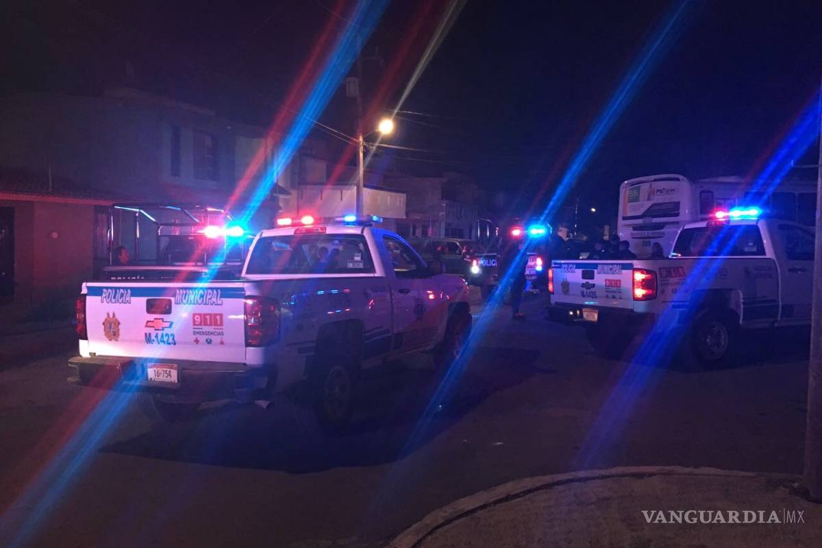 Fuerte riña deja dos baleados en colonia de Saltillo