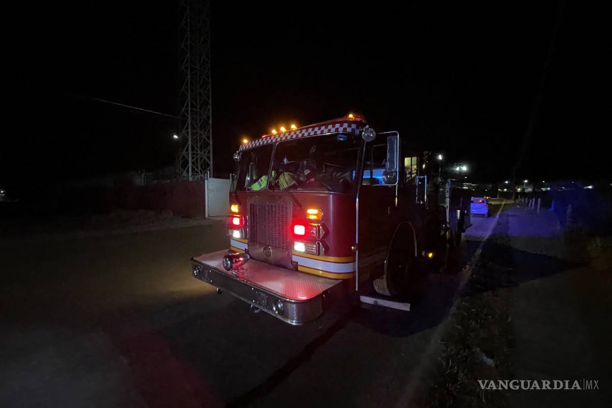 Alarma a vecinos de colonia Loma Linda de Saltillo incendio en terreno baldío