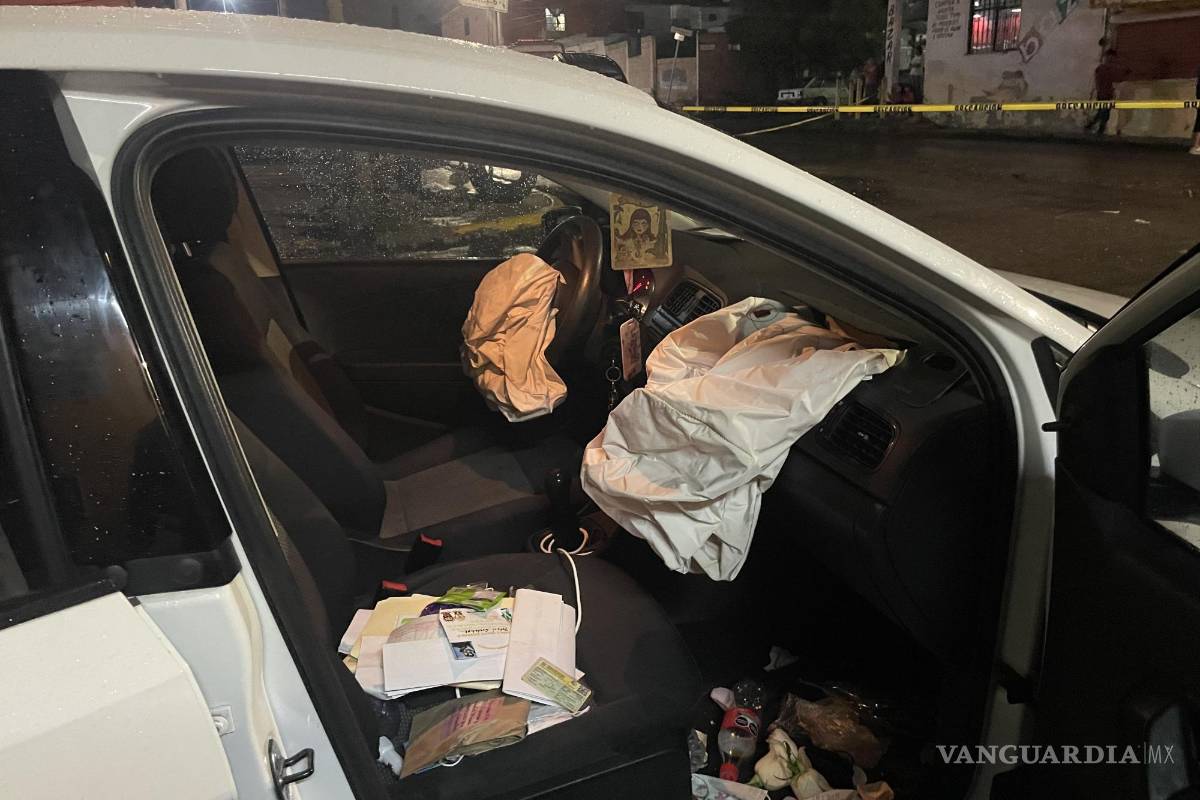 Bache ‘invisible’ origina volcadura en Saltillo; lo confundieron con charco de agua
