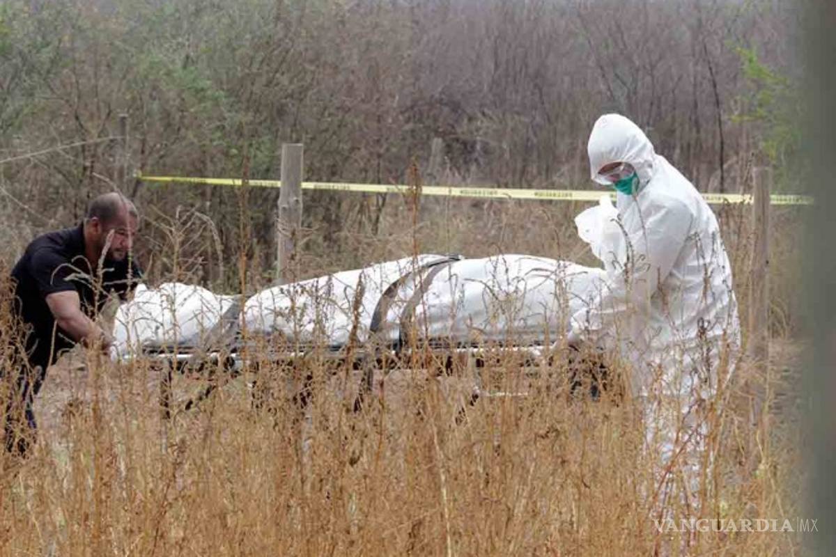 Familia de expolicías escondían un cadáver en su patio