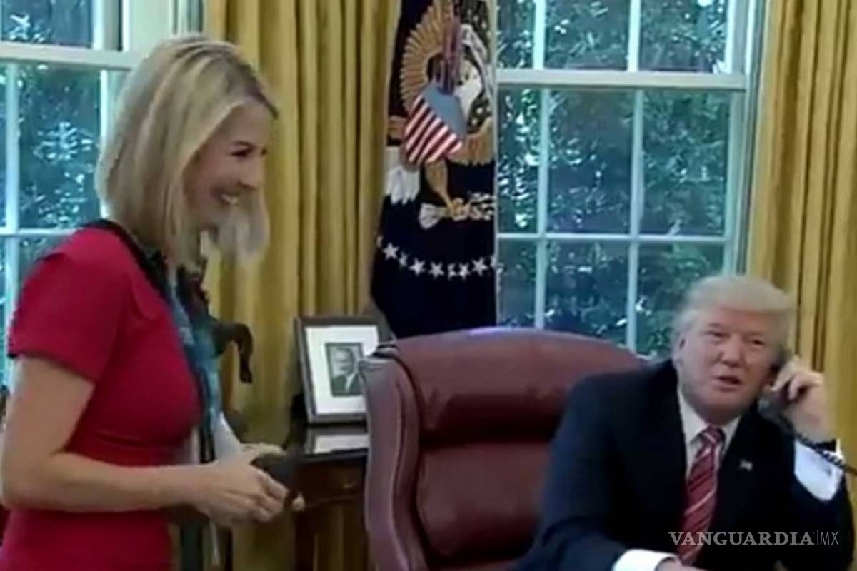 Durante llamada con ministro irlandés, Trump lanza piropo a periodista