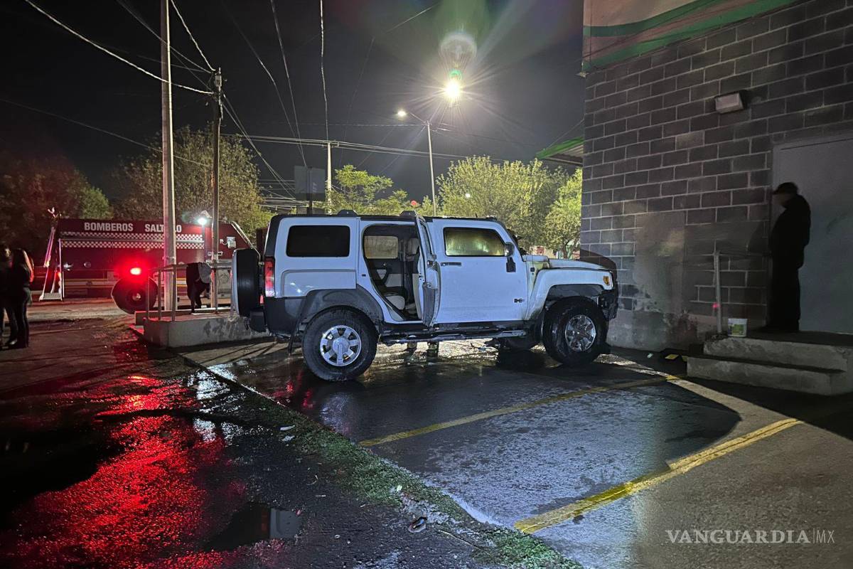 Harto del exceso de ruido, sujeto incendia Hummer a vecina, en la colonia Morelos de Saltillo