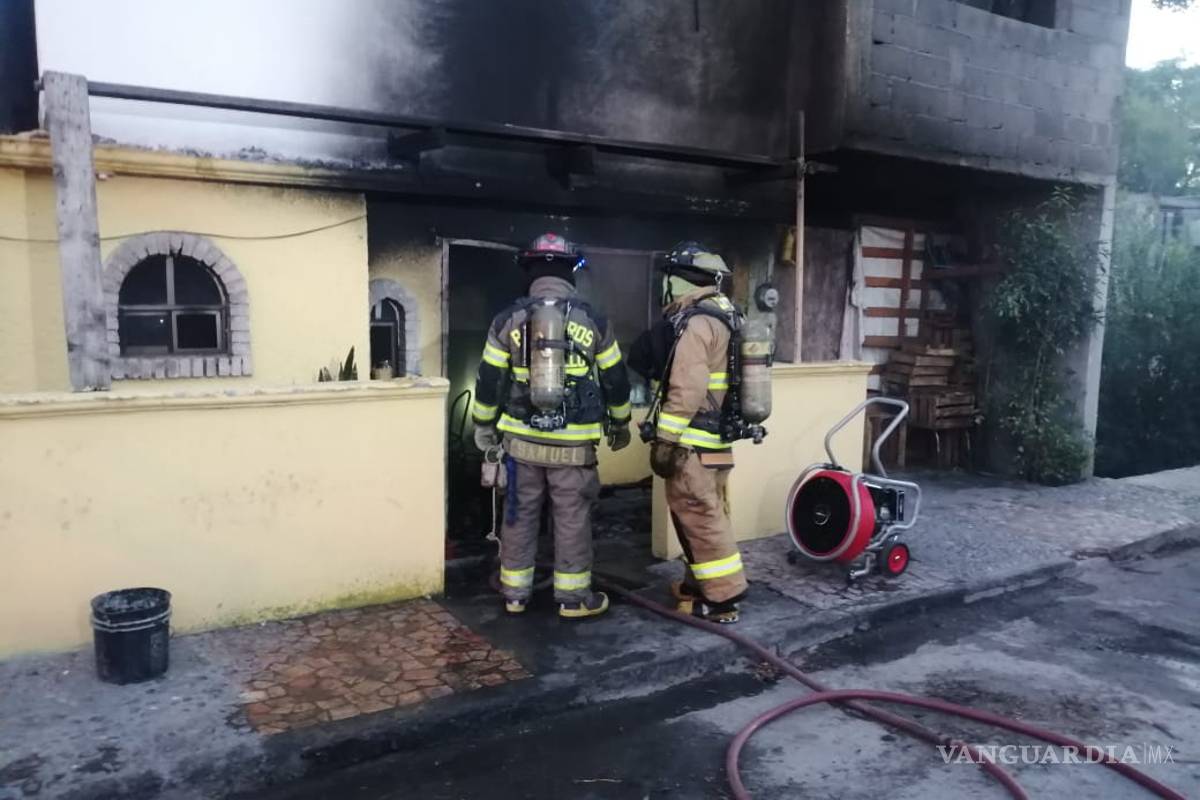 Incendio arrasa con una casa en Saltillo