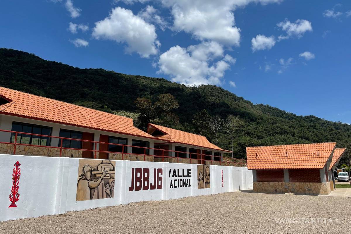 Prometen a egresados de UBBJ empleo