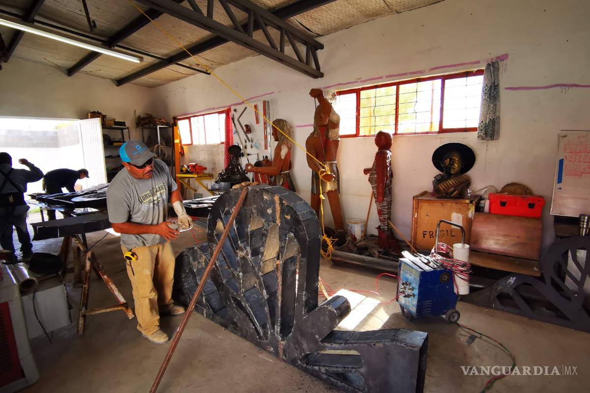 Al 70% construcción del monumento a la mariposa monarca que instalarán en parque de Acuña