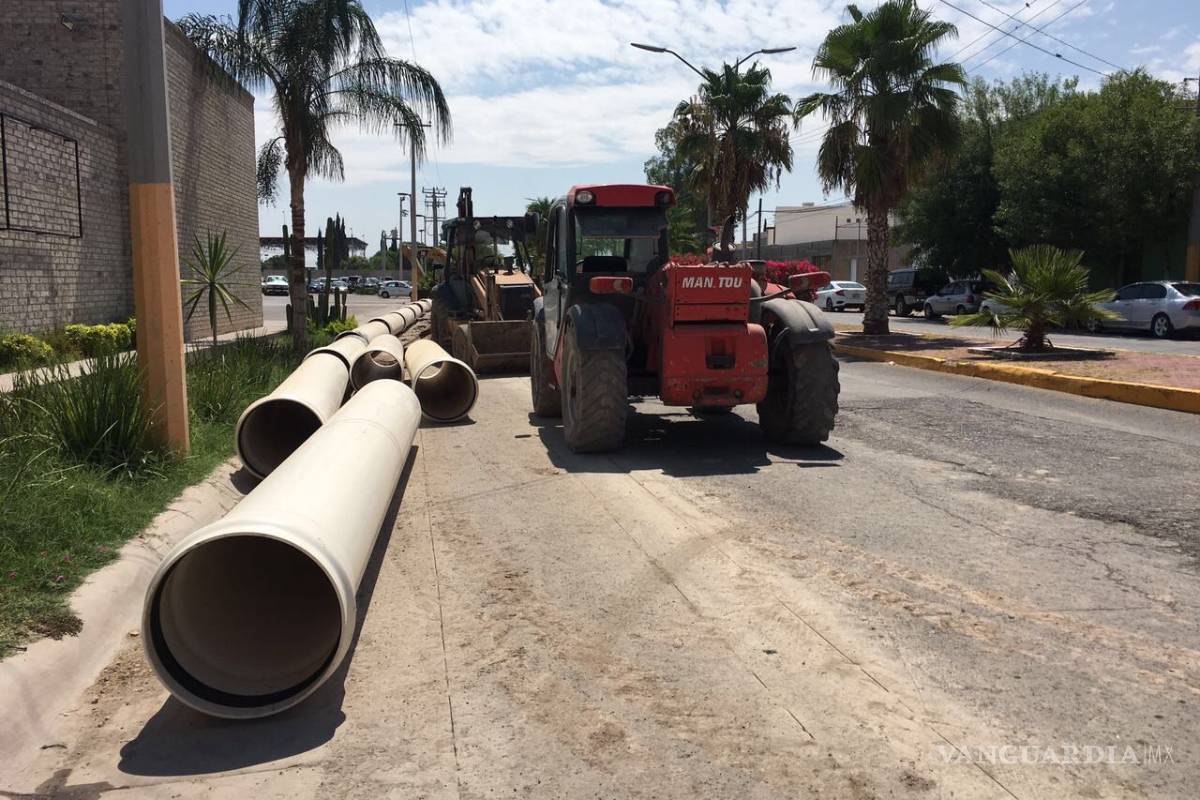 Instala Simas Torreón tubería sanitaria en el sector de El Fresno