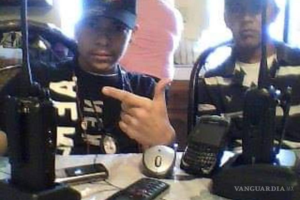 $!'El Brackets'... otro niño sicario de la 'Tropa del Infierno' del Cártel de Noreste se exhibe en camionta blindada (video)