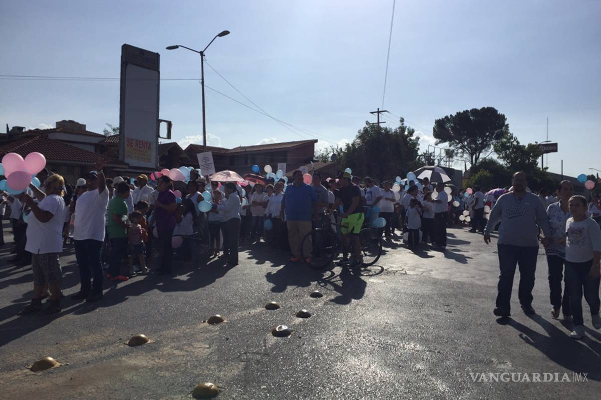 $!Marchan en Saltillo a favor de la familia