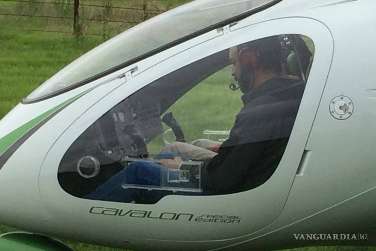 $!Saltillense construye un auto volador.