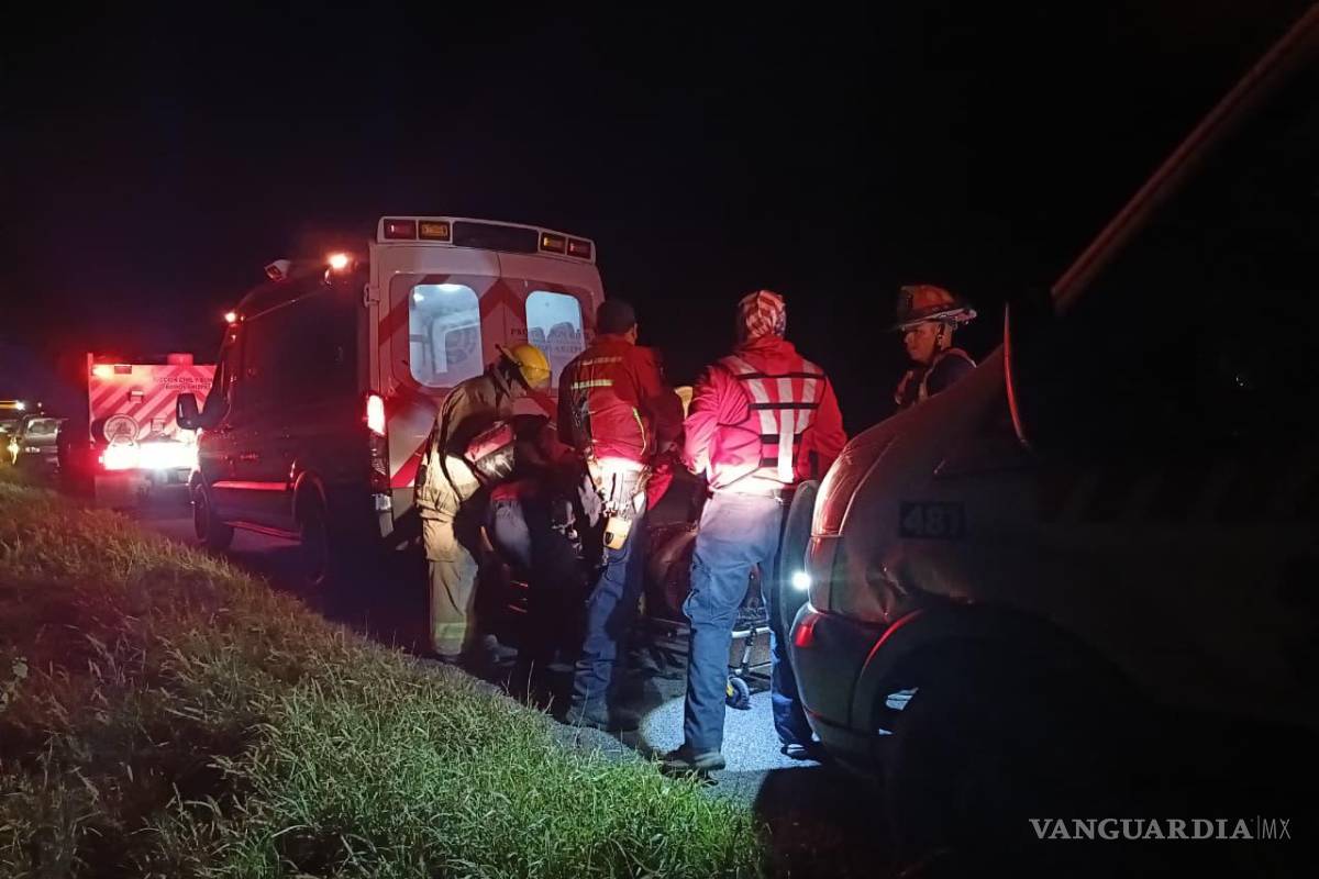 $!Bomberos y Protección Civil de Ramos Arizpe participaron en la atención de la emergencia.