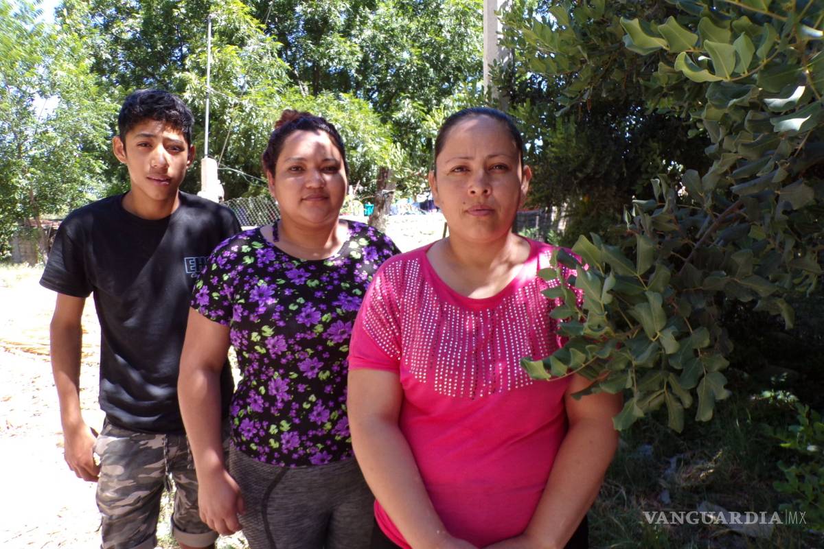 La candelilla ya no les da, migran familias de ejido