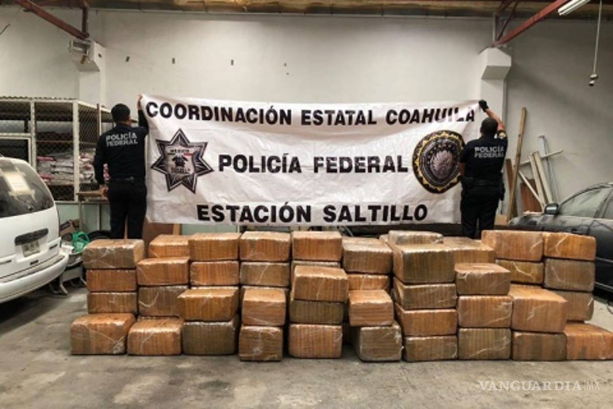 Abandonan camión con una tonelada de droga