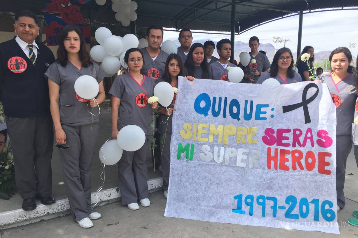 Despiden al joven "superhéroe" Enrique Campos