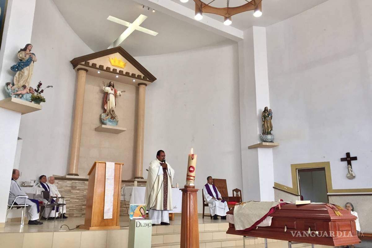 Dan el último adiós al padre Antonio Elizondo