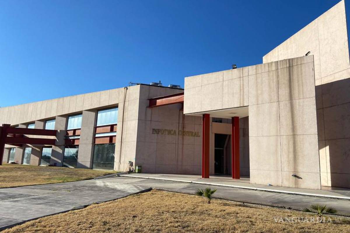 Felices 25 años: sobrevive Infoteca Central de la UAdeC en Monclova, por uso que algunos alumnos le dan