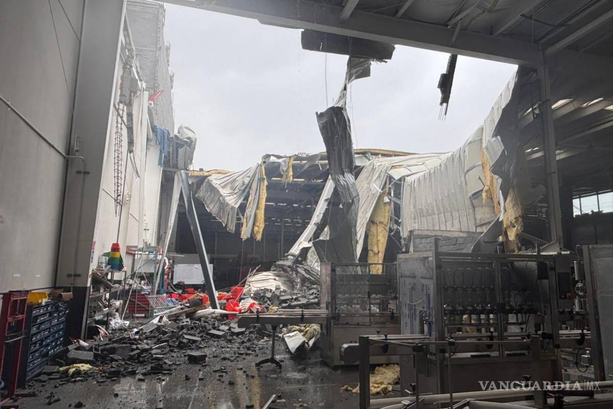 Moviliza colapso del techo de una empresa en Santa Catarina, Nuevo León