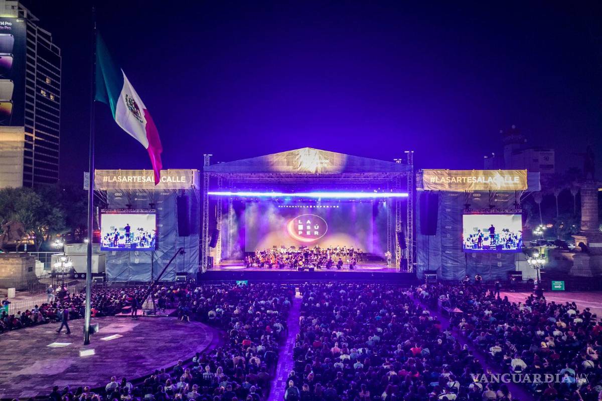 Brilla La Súper en el Festival Internacional Santa Lucía en Monterrey