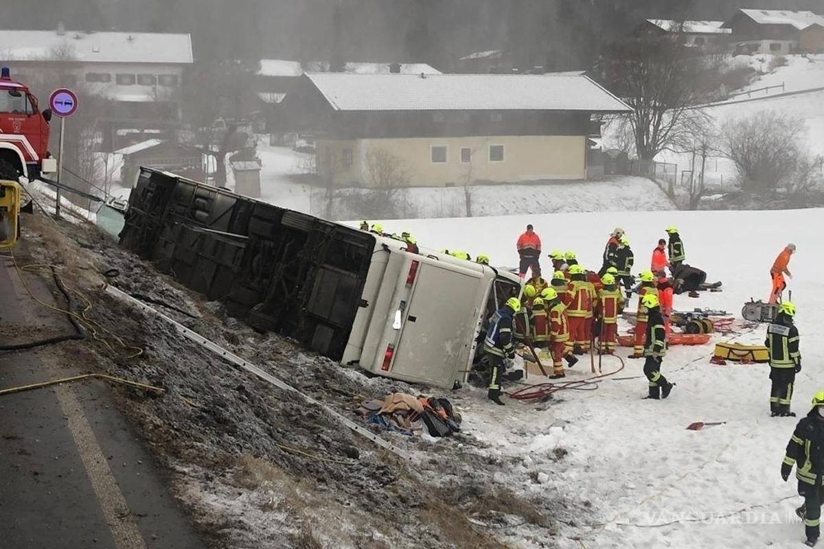 Deja volcadura de autobús en Alemania 43 turistas heridos