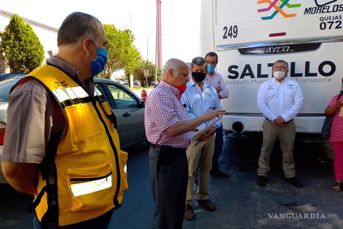 Dona CCCMS cubrebocas a transportistas en Saltillo