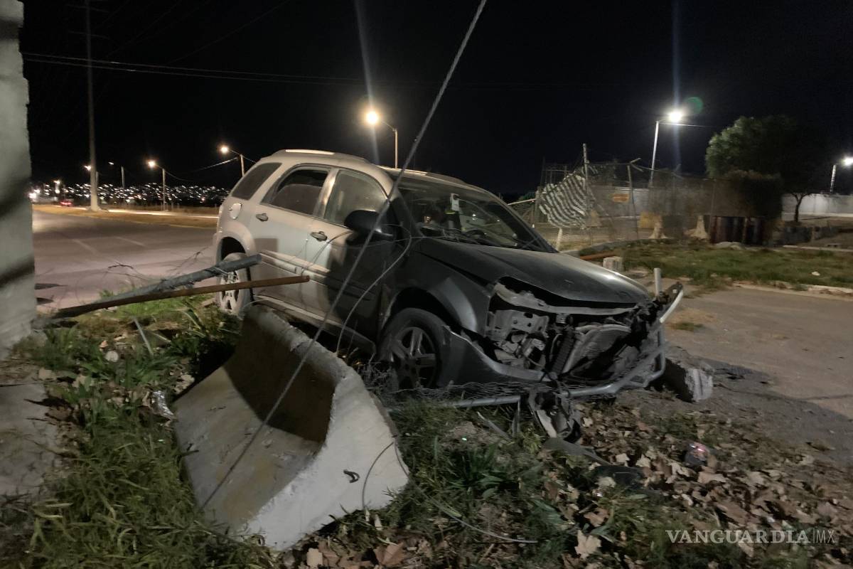 Destroza barda y su camioneta al sur de Saltillo