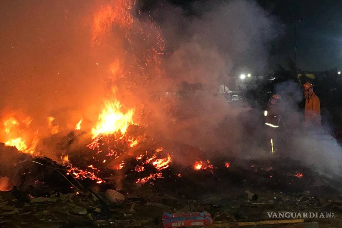 Fogata causa incendio al interior de un predio con tejabanes, en Saltillo