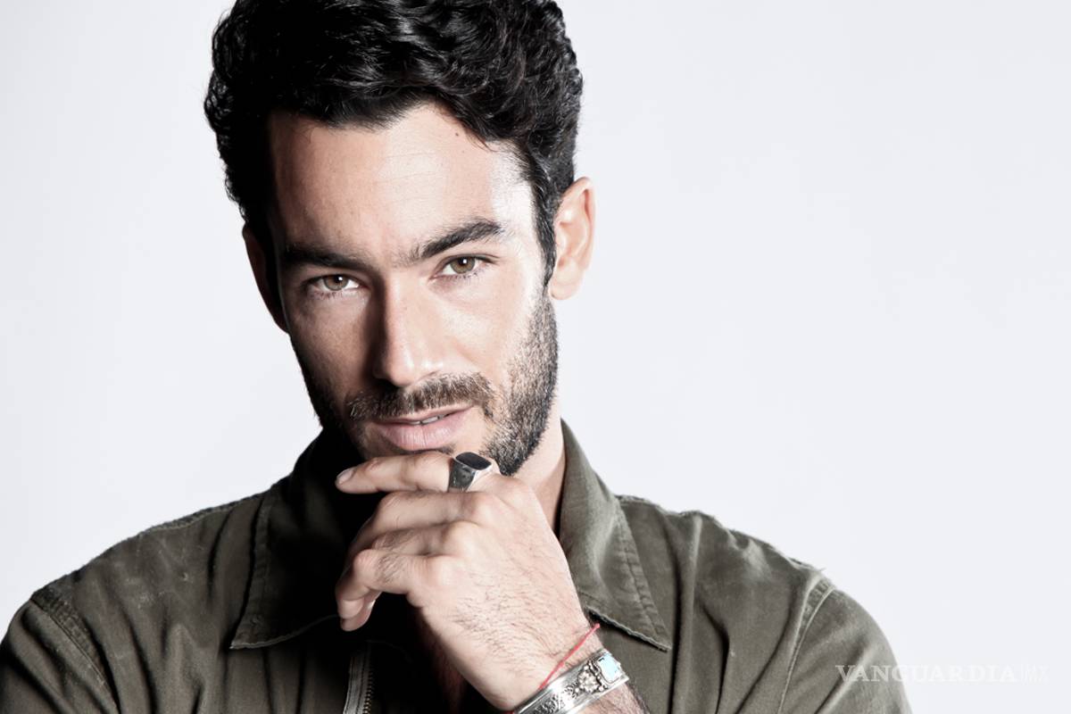Sorprende foto de Aarón Díaz desnudo