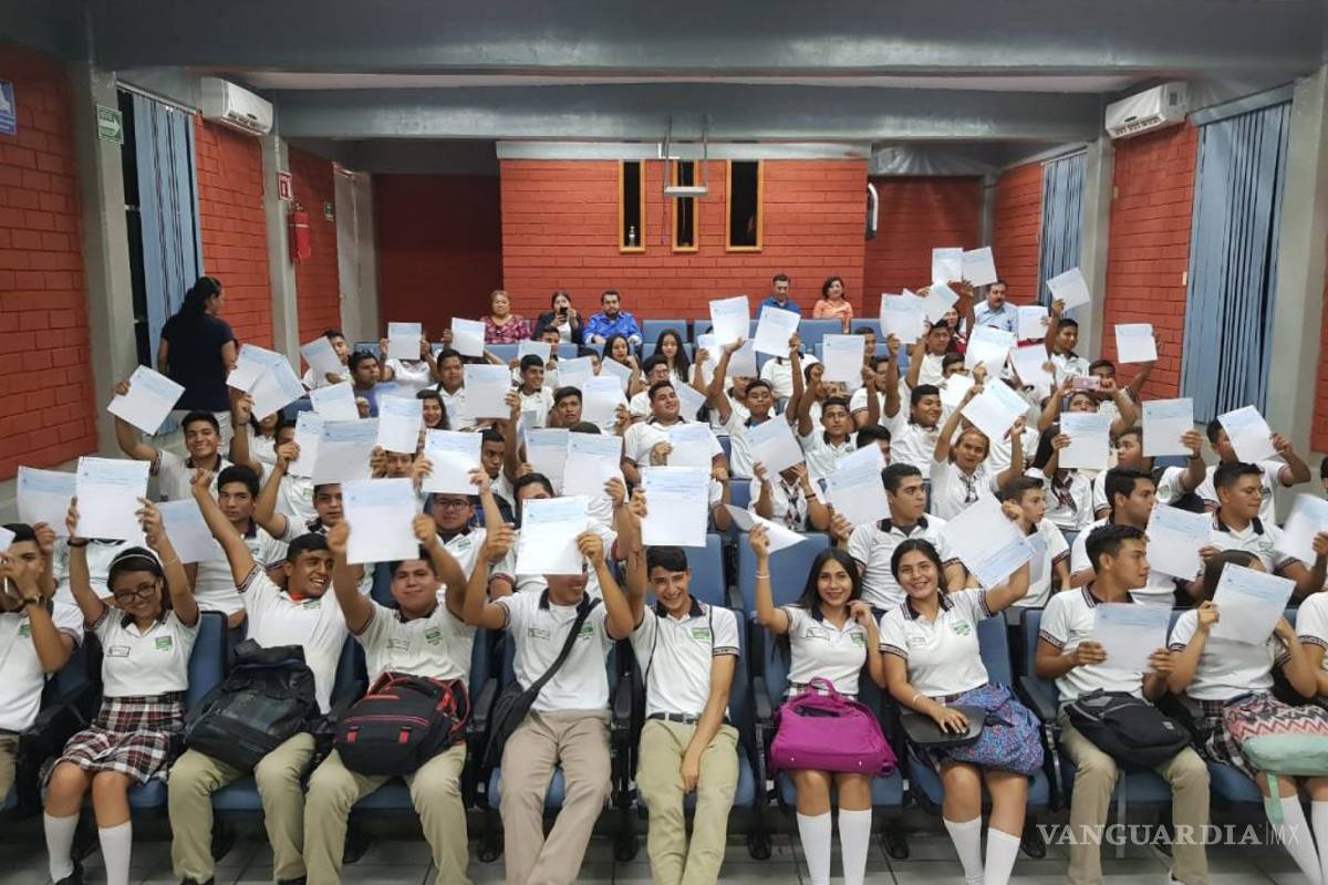 Otorga Cecytec 180 becas