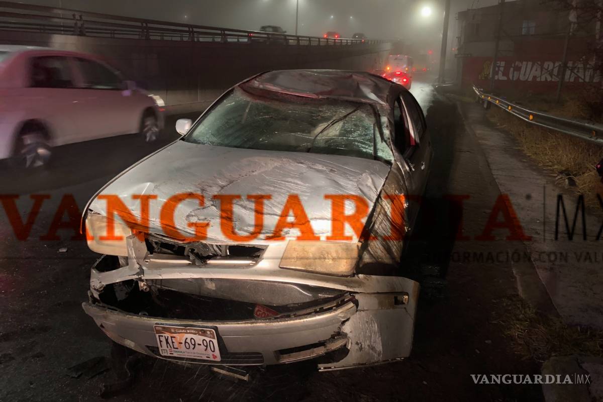 Vuelcan amigos de parranda en Periférico LEA de Saltillo