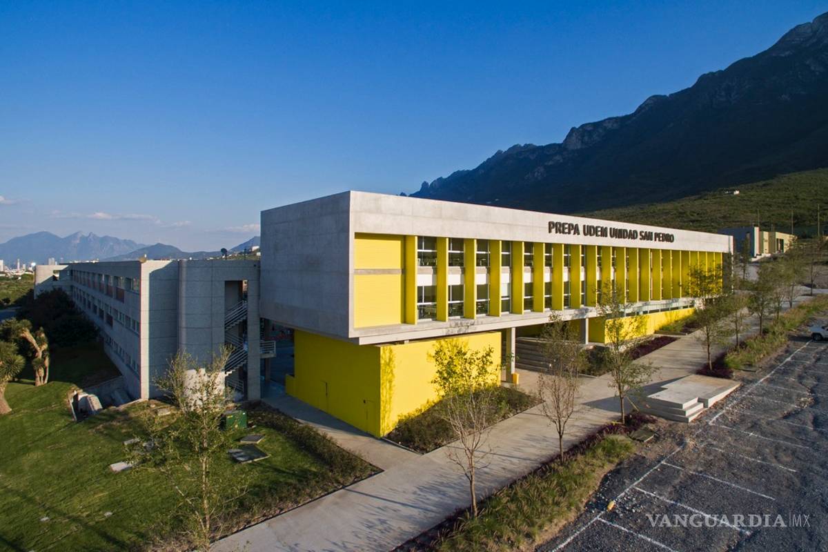 Reportan fuerte movilización en prepa UDEM de Monterrey; presuntamente el incidente involucra a un alumno