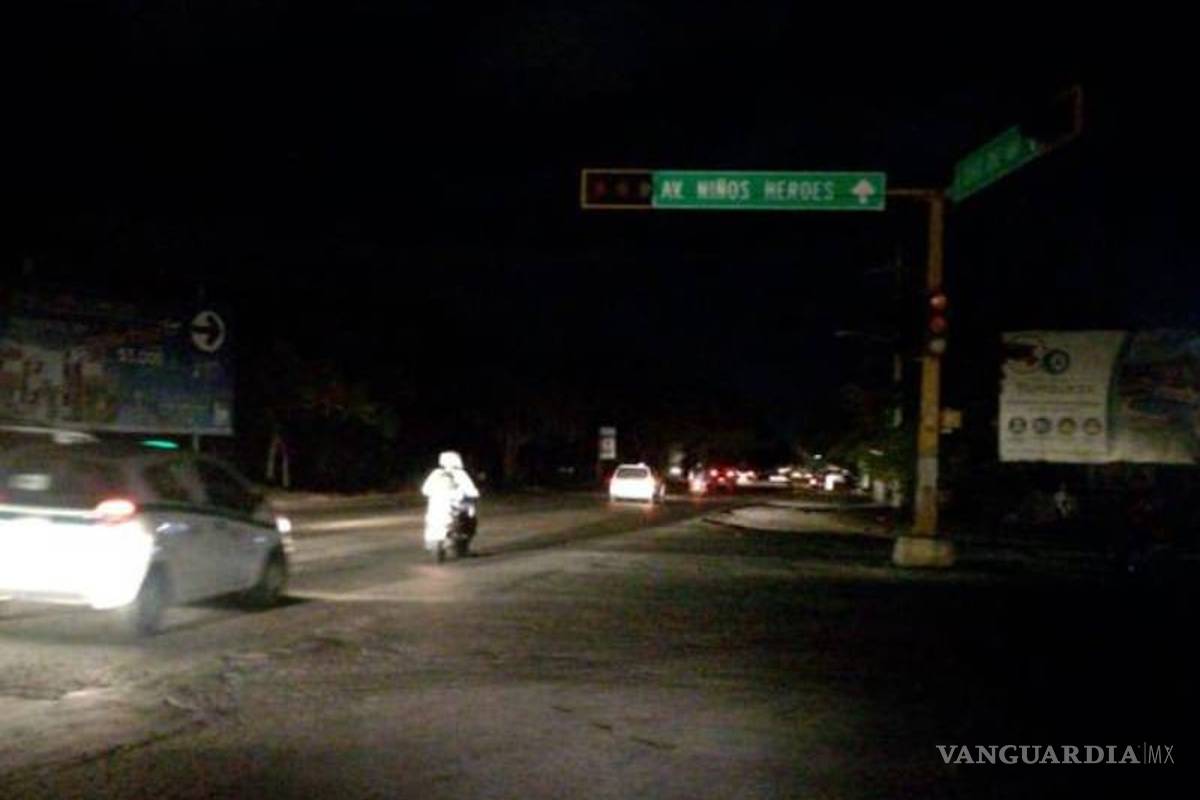 Apagón deja a 10 mil sin luz en Playa del Carmen