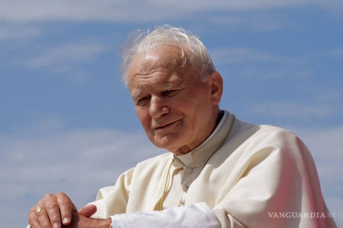 Fingen ser turistas y roban reliquias de Juan Pablo II