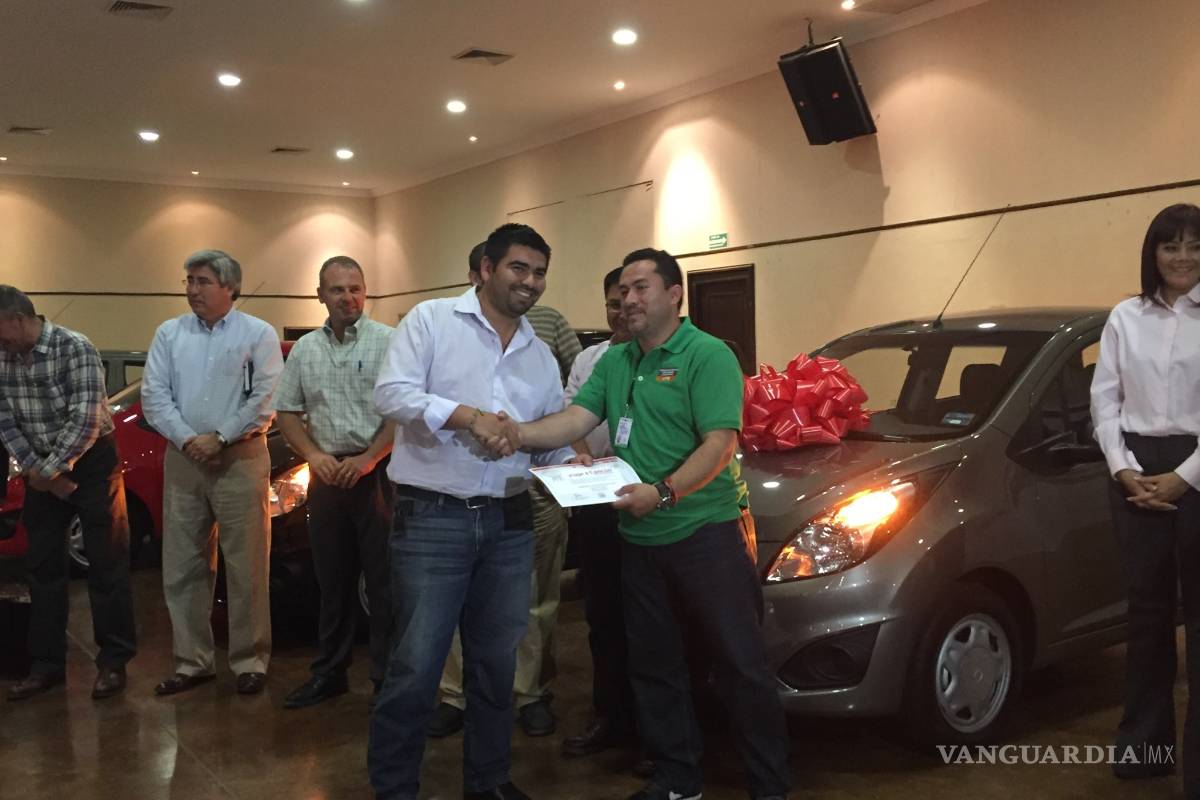 Entregan premios por pago puntual de tenencia en Coahuila