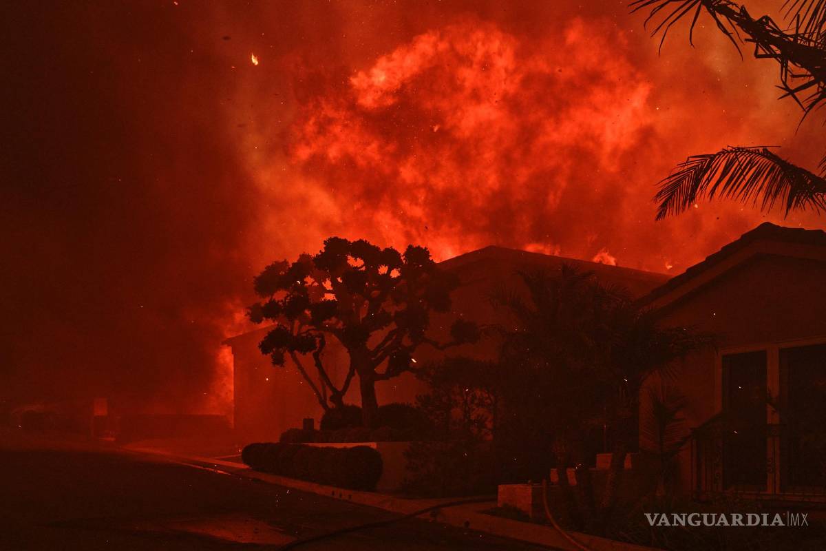 ‘Era una escena bíblica’: La ceniza y las llamas alteran por completo la vida en el sur de California