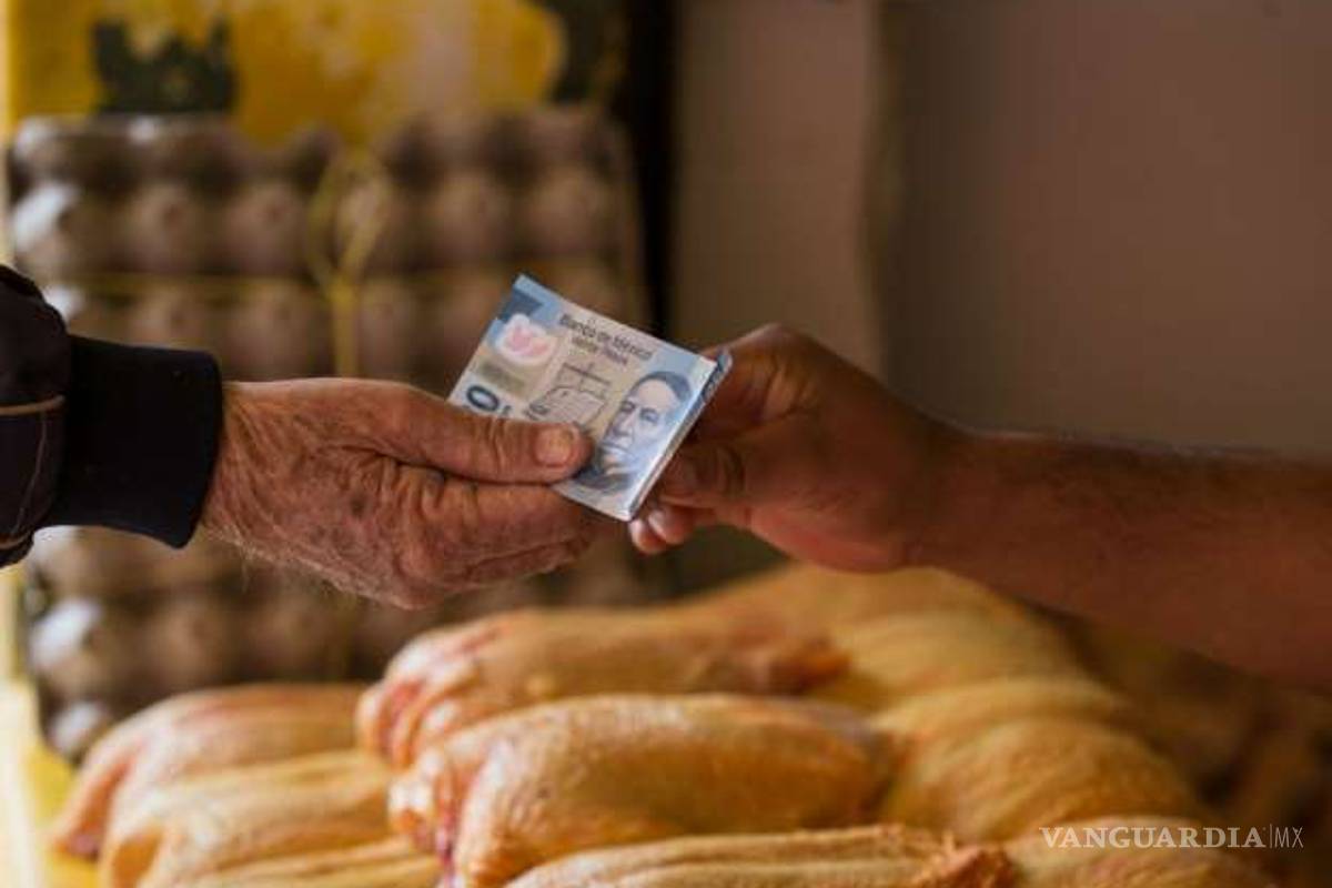 "Soy mirón profesional", asegura AMLO revisará precios de canasta básica para prevenir inflación