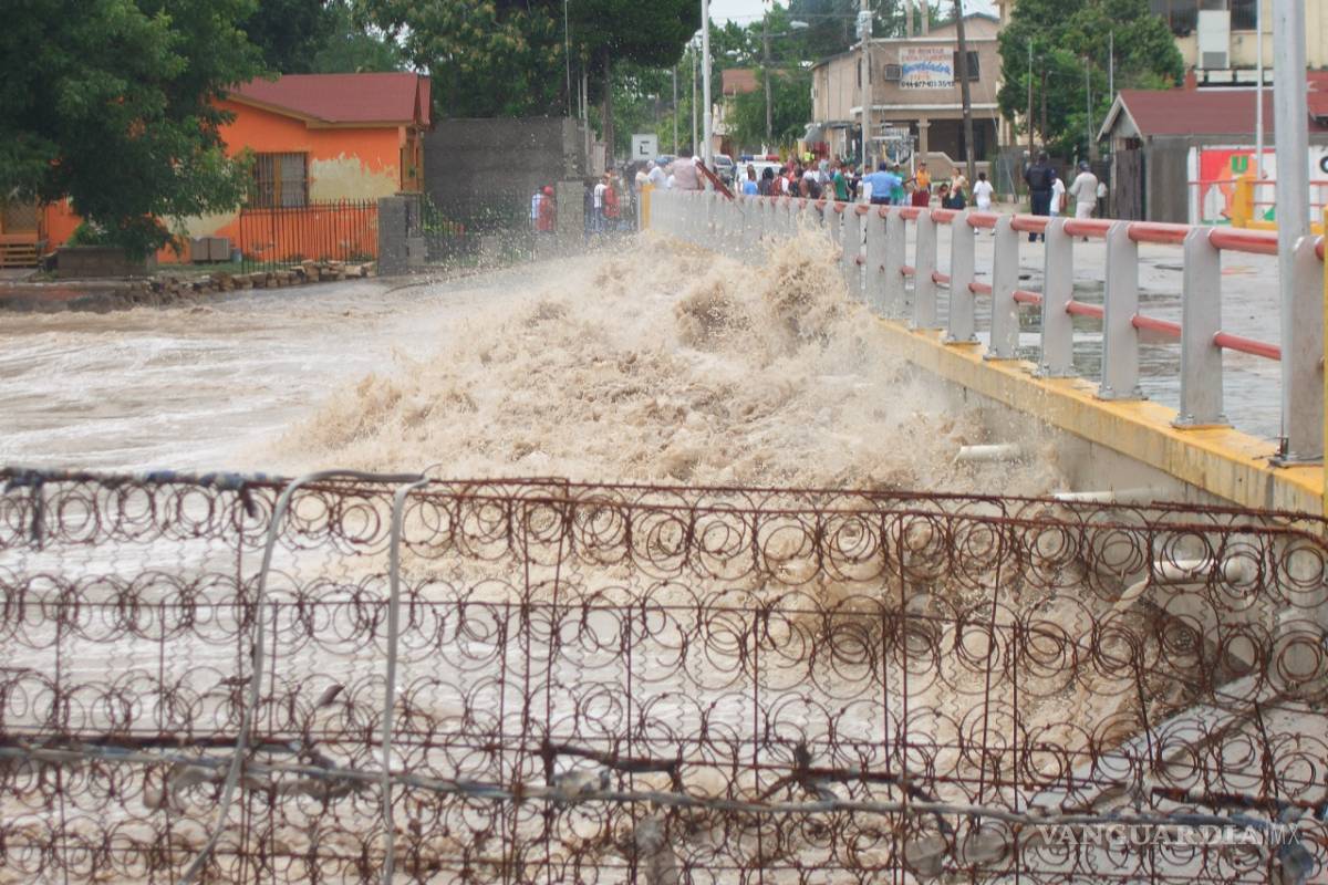 Se crece arroyo &quot;Las Vacas&quot; en Acuña, Coahuila
