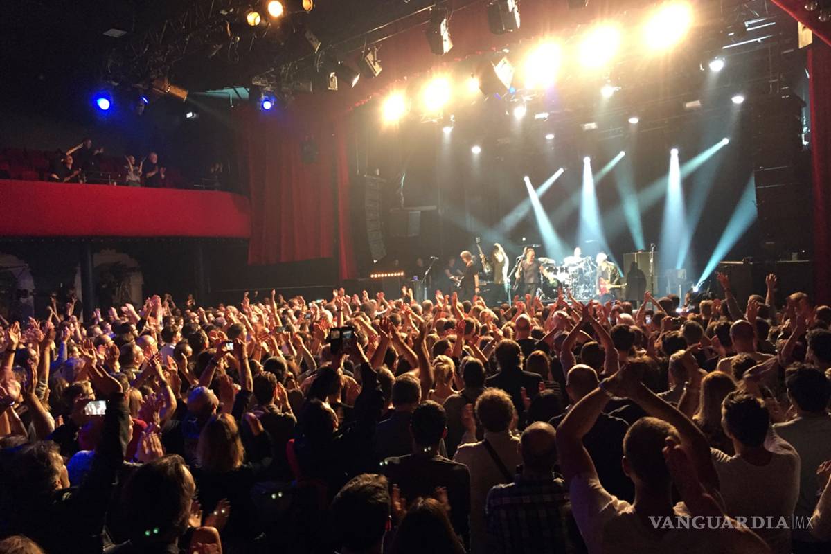 Sting reabre el &quot;Bataclan&quot; de París con minuto de silencio por víctimas