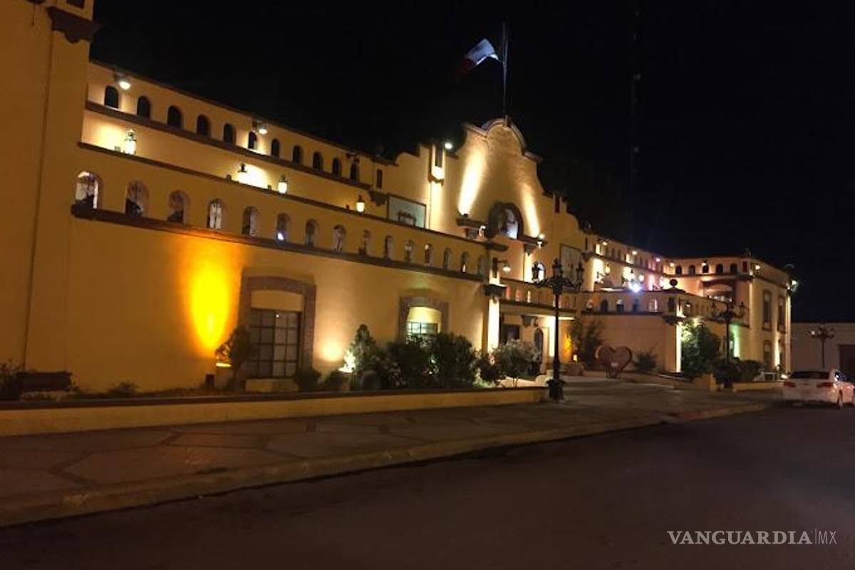 Mejoran imagen de la Presidencia Municipal de Ramos Arizpe